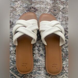 *LIKE NEW* A New Day White Crisscross Slide Sandals